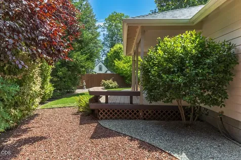 2206 Egret Court Grants Pass OR 97526