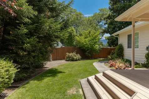 2206 Egret Court Grants Pass OR 97526