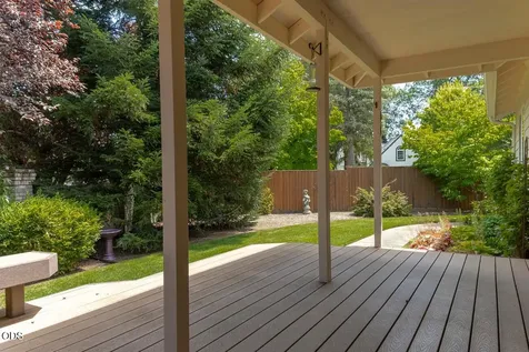 2206 Egret Court Grants Pass OR 97526