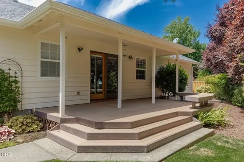 2206 Egret Court Grants Pass OR 97526