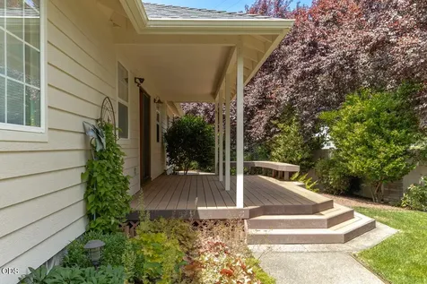 2206 Egret Court Grants Pass OR 97526