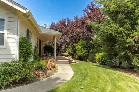 2206 Egret Court Grants Pass OR 97526