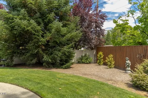 2206 Egret Court Grants Pass OR 97526