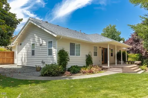 2206 Egret Court Grants Pass OR 97526