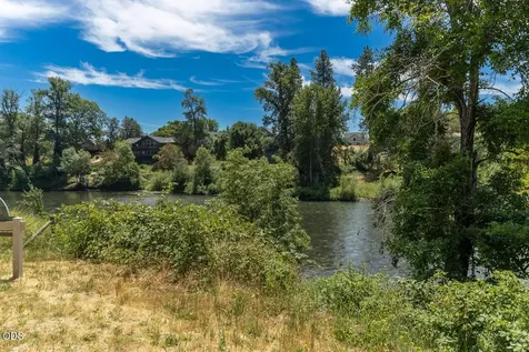 2206 Egret Court Grants Pass OR 97526