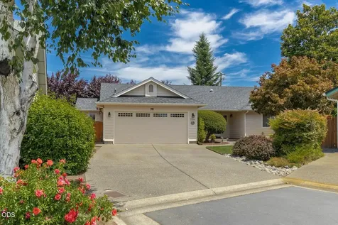 2206 Egret Court Grants Pass OR 97526