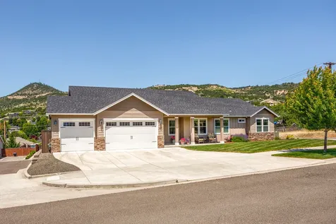 4833 Hathaway Drive Medford OR 97504