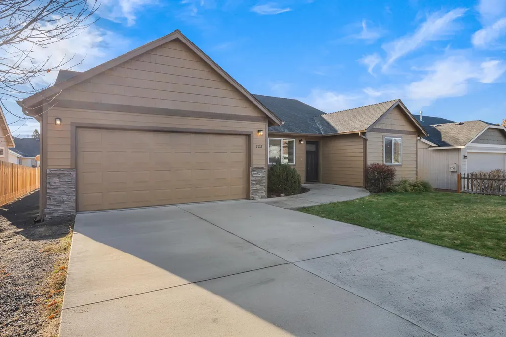 722 NE Redwood Avenue Redmond OR 97756