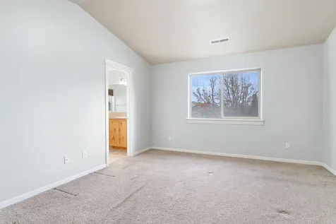 660 NW Greenwood Loop Redmond OR 97756
