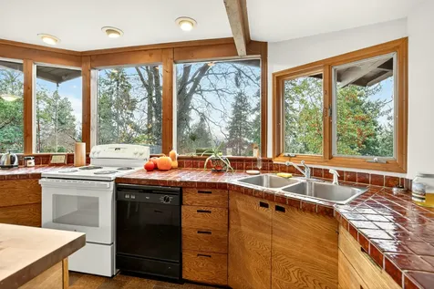 770 Elkader Street Ashland OR 97520
