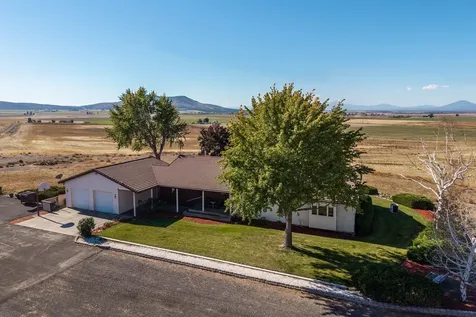 2748 SW Highland Lane Culver OR 97734
