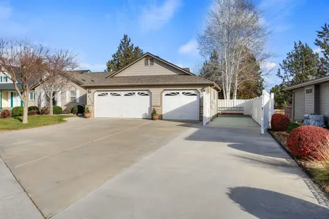4218 SW Tommy Armour Lane Redmond OR 97756