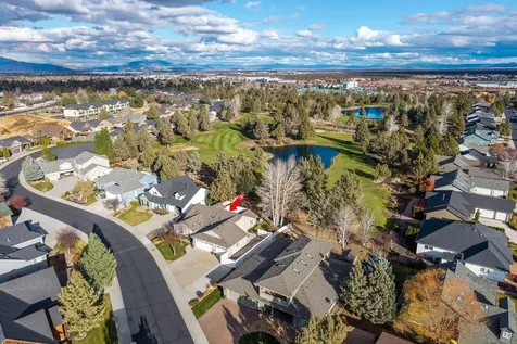 4218 SW Tommy Armour Lane Redmond OR 97756