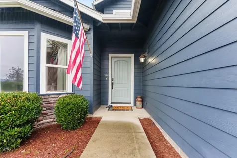 1448 NE Jennifer Way Grants Pass OR 97526