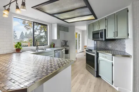 2327 Derry Court Medford OR 97504