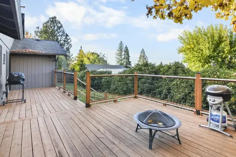 2327 Derry Court Medford OR 97504