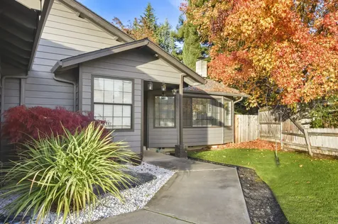 2327 Derry Court Medford OR 97504