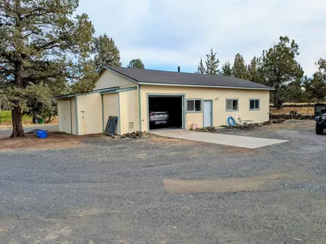 3855 NW Montgomery Avenue Redmond OR 97756