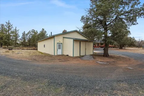 3855 NW Montgomery Avenue Redmond OR 97756