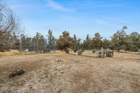 3855 NW Montgomery Avenue Redmond OR 97756
