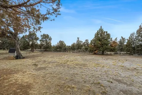 3855 NW Montgomery Avenue Redmond OR 97756