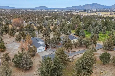 3855 NW Montgomery Avenue Redmond OR 97756