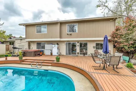 2759 Pennington Drive Medford OR 97504