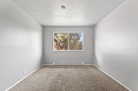946 NE 12th Street Grants Pass OR 97526
