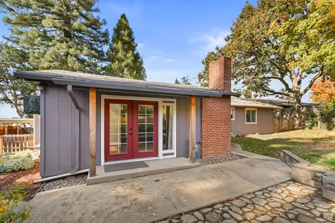 946 NE 12th Street Grants Pass OR 97526