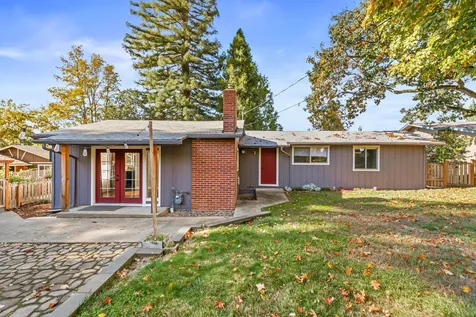 946 NE 12th Street Grants Pass OR 97526