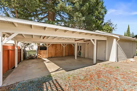 946 NE 12th Street Grants Pass OR 97526