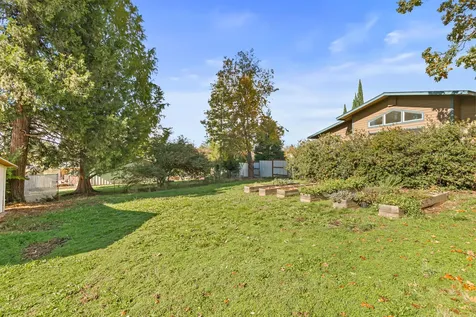 946 NE 12th Street Grants Pass OR 97526