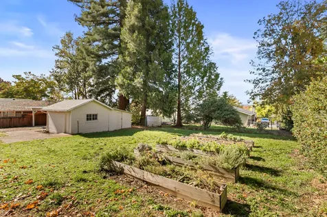 946 NE 12th Street Grants Pass OR 97526