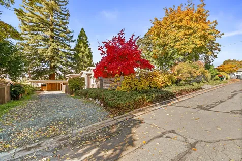 946 NE 12th Street Grants Pass OR 97526
