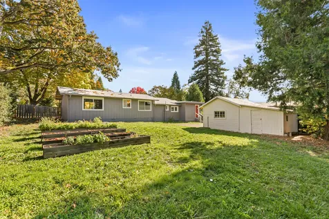 946 NE 12th Street Grants Pass OR 97526