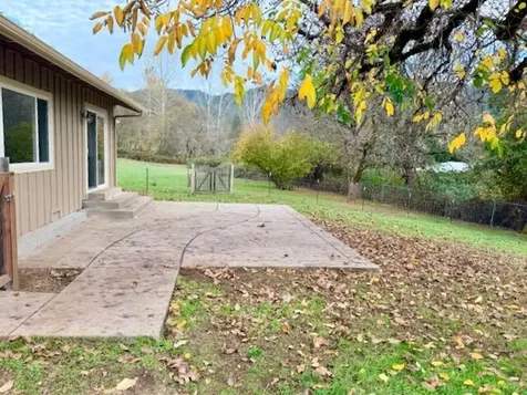 2571 E Evans Creek Road Rogue River OR 97537