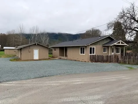 2571 E Evans Creek Road Rogue River OR 97537