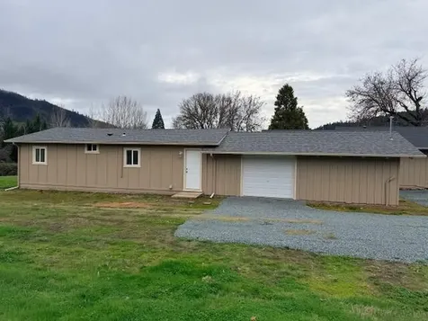 2571 E Evans Creek Road Rogue River OR 97537