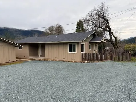 2571 E Evans Creek Road Rogue River OR 97537
