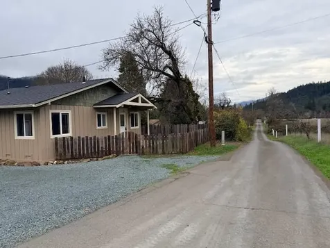 2571 E Evans Creek Road Rogue River OR 97537