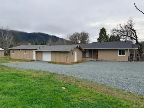 2571 E Evans Creek Road Rogue River OR 97537