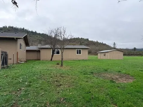 2571 E Evans Creek Road Rogue River OR 97537