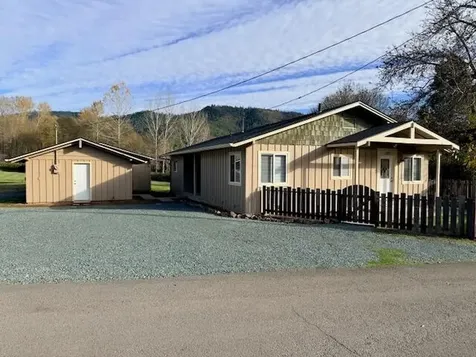 2571 E Evans Creek Road Rogue River OR 97537