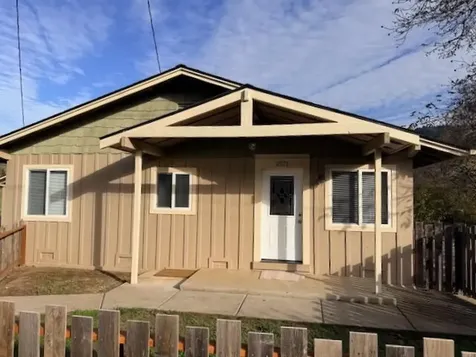 2571 E Evans Creek Road Rogue River OR 97537