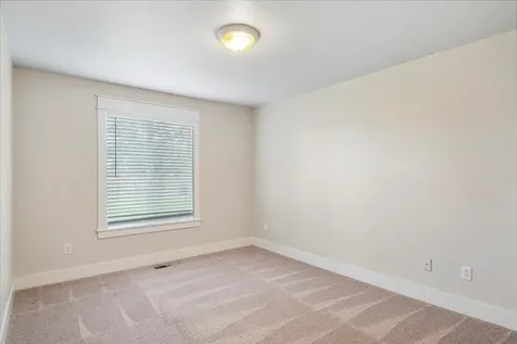 4710 NW 62nd Street Redmond OR 97756