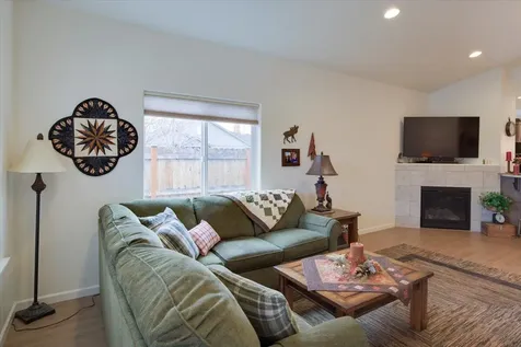 2920 NW Hemlock Lane Redmond OR 97756