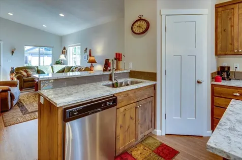 2920 NW Hemlock Lane Redmond OR 97756