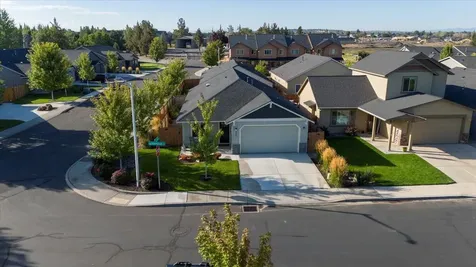 2920 NW Hemlock Lane Redmond OR 97756