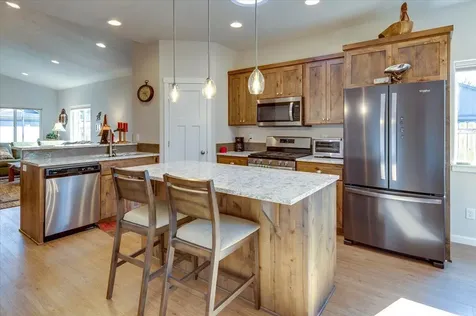 2920 NW Hemlock Lane Redmond OR 97756