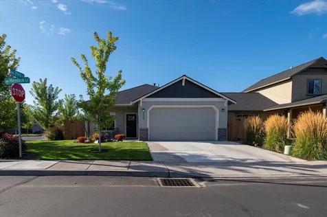 2920 NW Hemlock Lane Redmond OR 97756